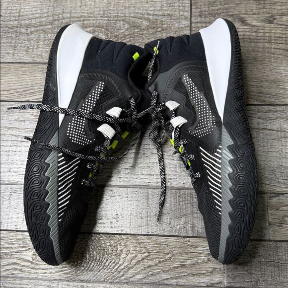 Nike Kyrie Flytrap 5 Black, Cool Grey and Neon Green Basketball Athletic Shoes main image 4